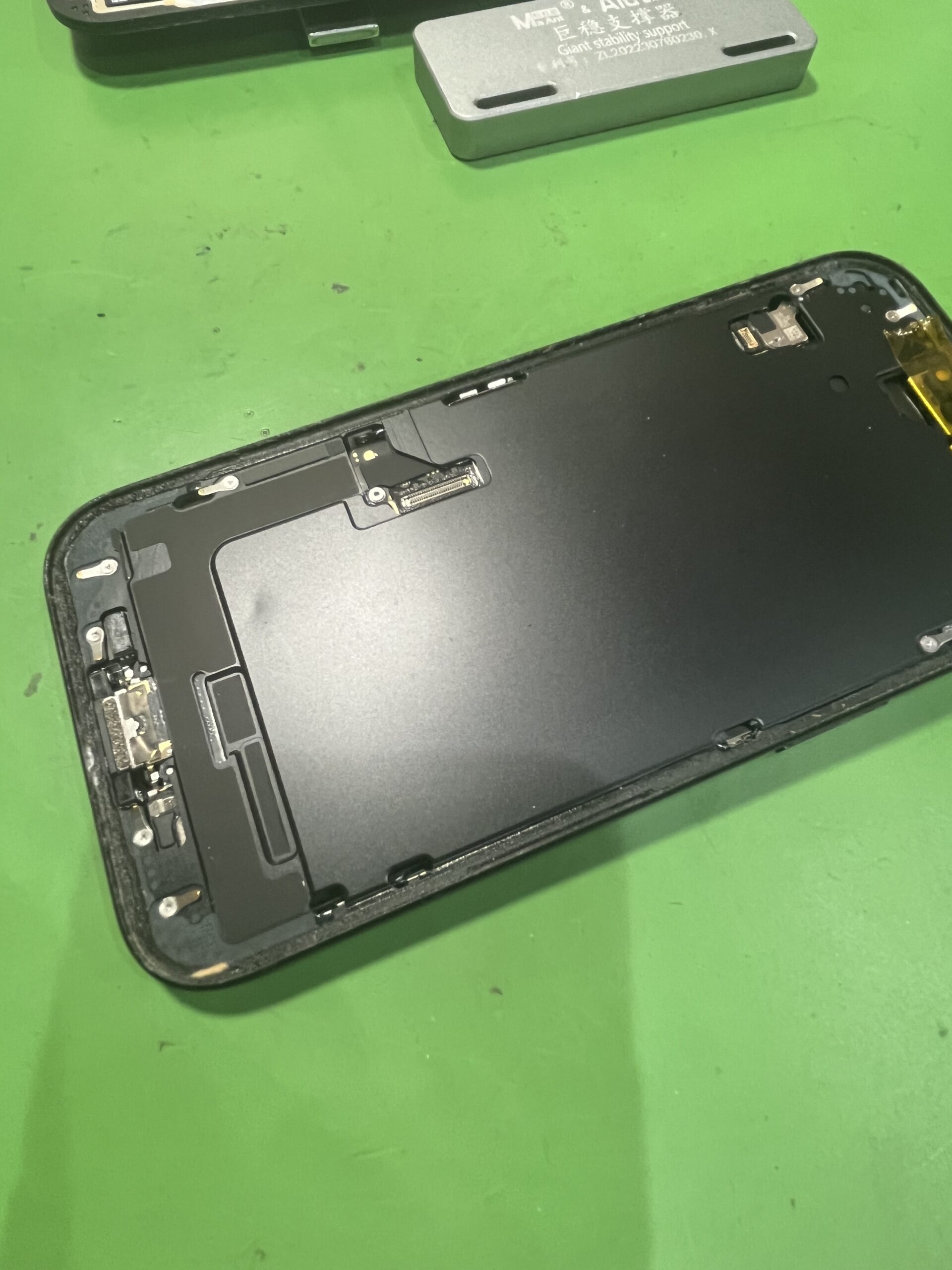 iPhone 15 フロントパネル交換