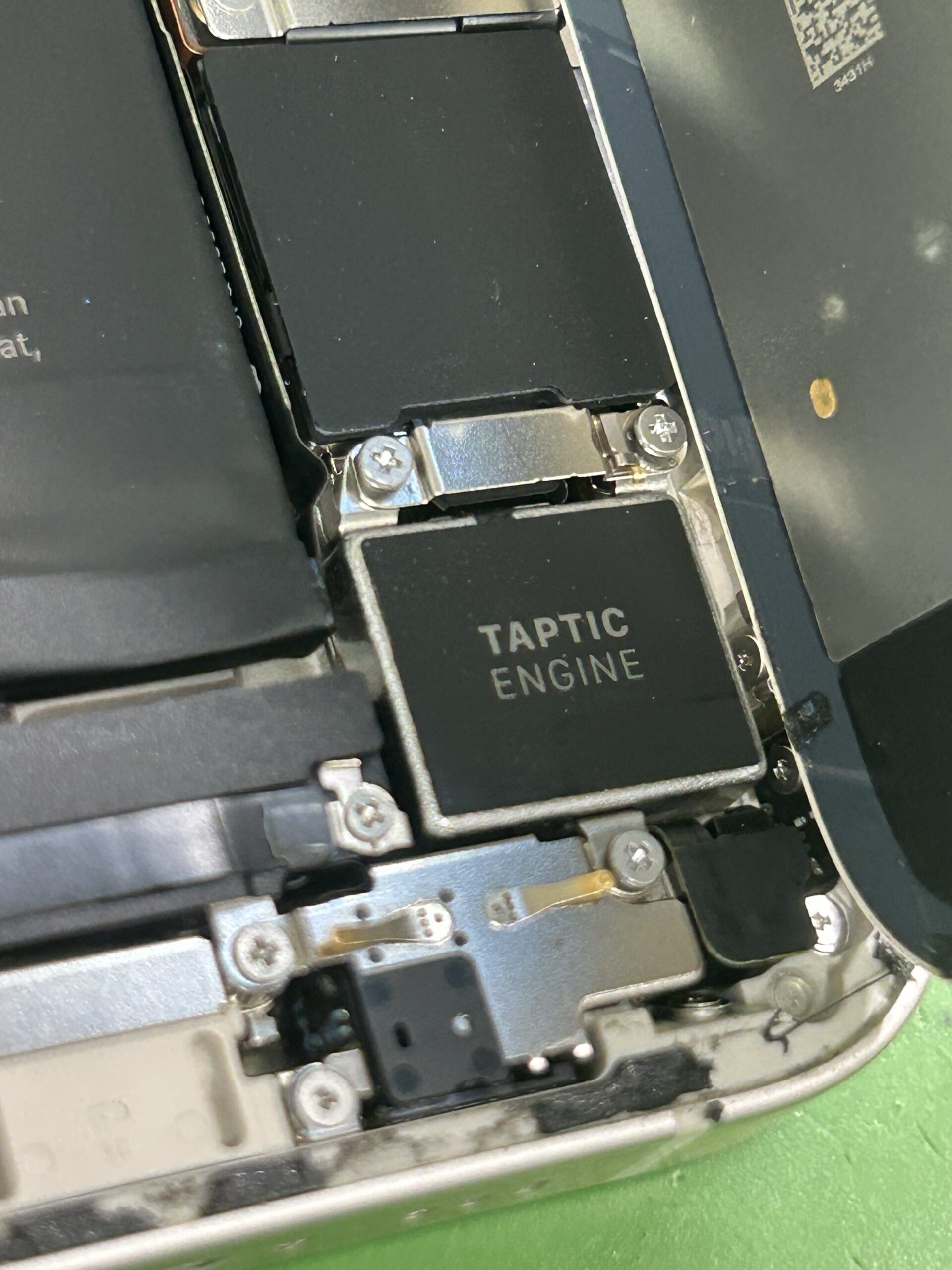 iPhone 15Pro Apple純正バッテリー交換